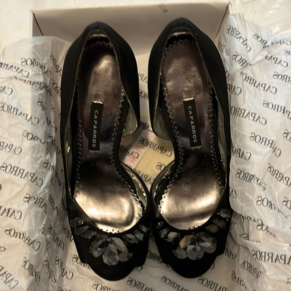 EUC Black grosgrain size 6 4 inch heels with hematite colored crystal on toe box - Picture 1 of 5